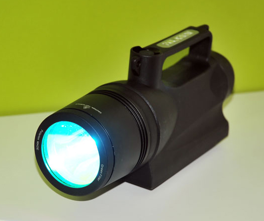 ポラリオンライトでホコリがよく見えるわけ・効果的な使い方